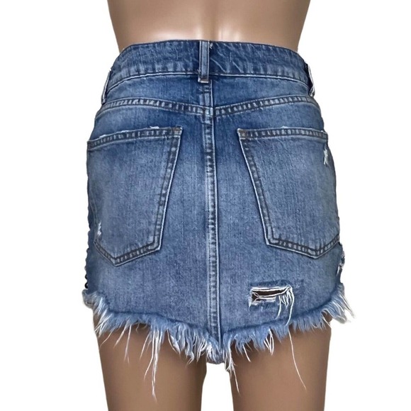 Free People Wild Rose Jean Skirt Size 2 Blue Embroidered Fray Hem Mini Floral - Picture 12 of 15